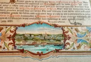 Manuscrit de 1895 en mémoire du chevalier François Gascon de Lévis, défenseur du Canada avec, l’illustration de la petite ville de Lévis dénommée en son honneur, située en face de Québec. Photo © FC