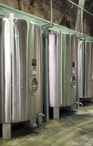 Les cuviers inox thermo régulés du domaine viticole de Fontfroide. Photo © Pierre d'Ornano/Aeternus.fr