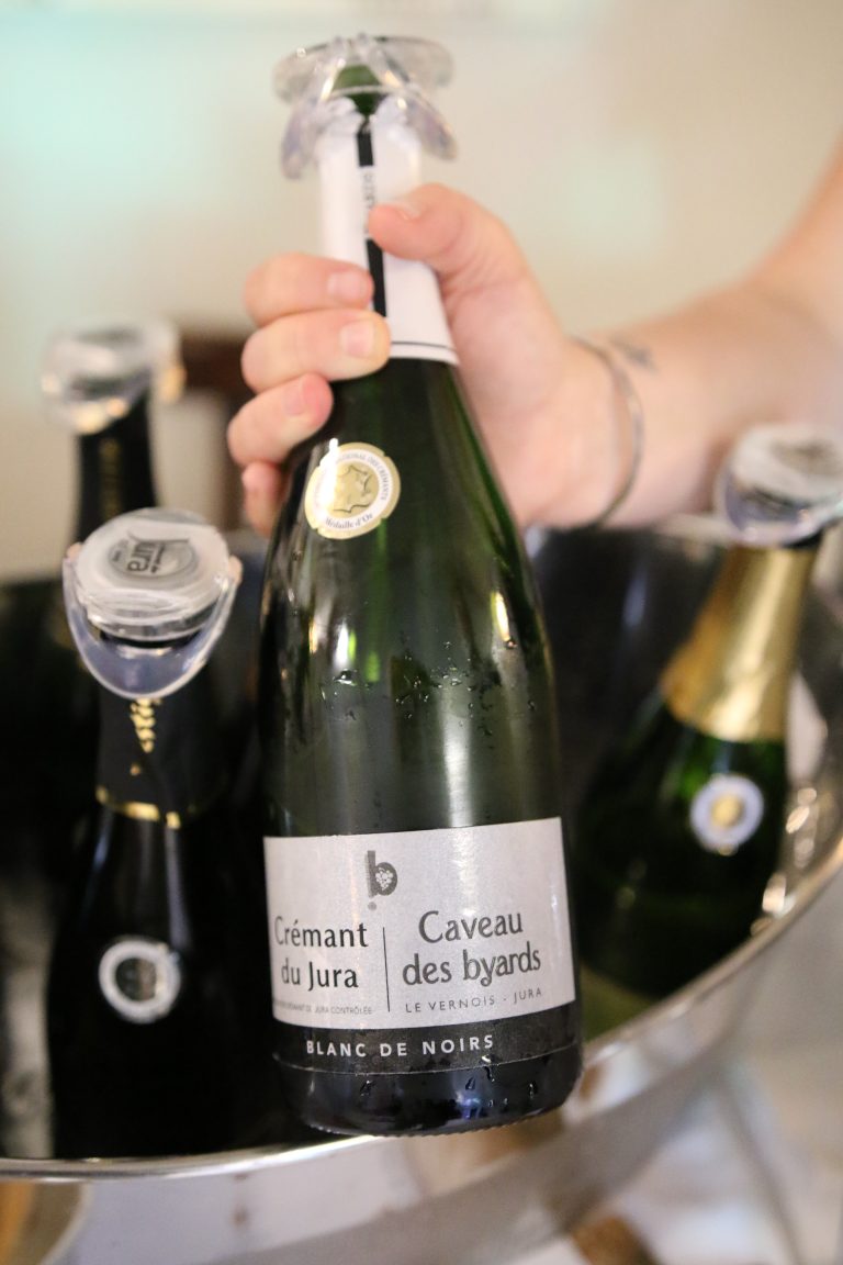 Crémant du Jura Caveau de Byards. Photo © Pierre d'Ornano
