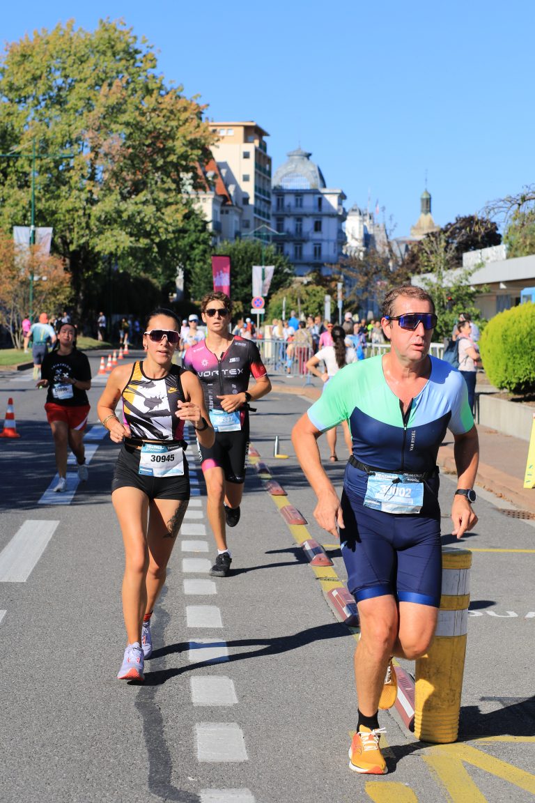 Trois coureurs à pied. Triathlon d'Évian 2026. Photo © Pierre d'Ornano