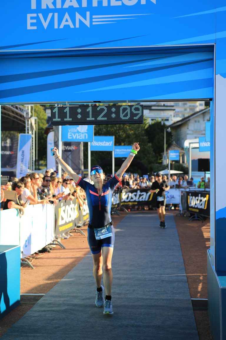 Arrivée d'un triathlète Évian 2026, format Olympique. Photo © Pierre d'Ornano
