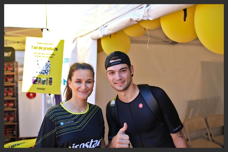 Chloé Lecacheux, Kiné Ostéopathe, ISODTAR et Matthieu d'Ornano au Triathlon d'Évian 2026. Photo © Pierre d'Ornano