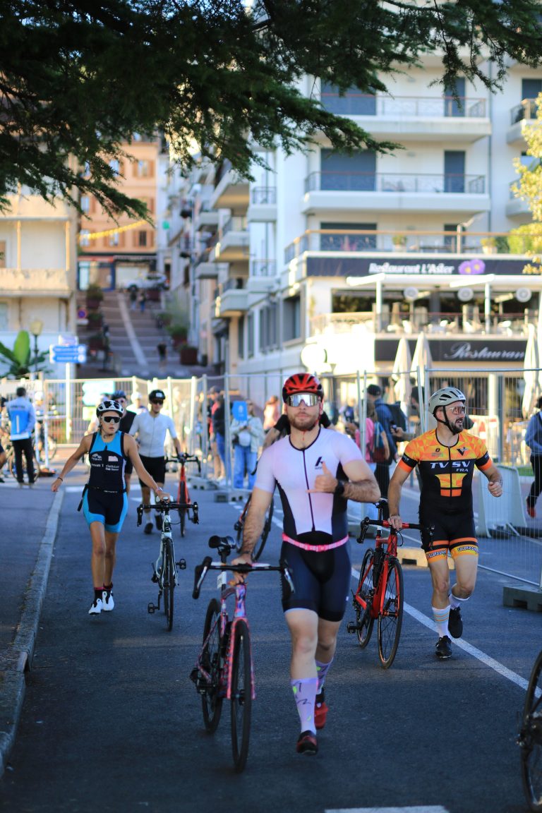 Thibault, épreuve vélo, Triathlon d'Évian 2026. Photo © Pierre d'Ornano