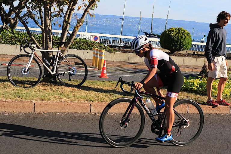 Cycliste, triathlonienne, Évian 2026. Photo © Pierre d'Ornano