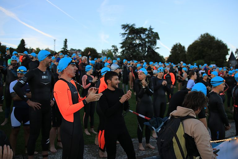 Devant de ponton de départ de la nage. Triathlon d'Évian 2026. Photo Pierre d'Ornano © Aeternus.fr