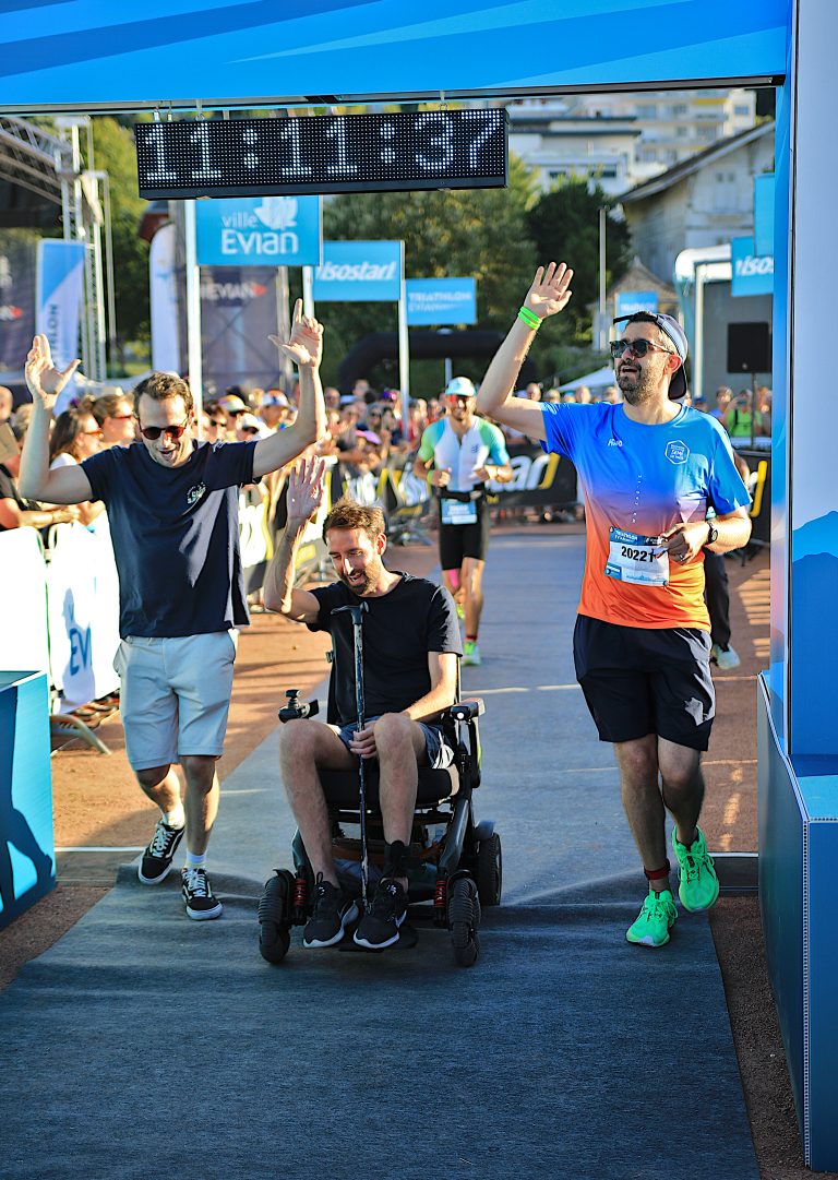 Triathlon d'Évian 2026. La joie d'avoir partager une même aventure sportive. Photo © Pierre d'Ornano