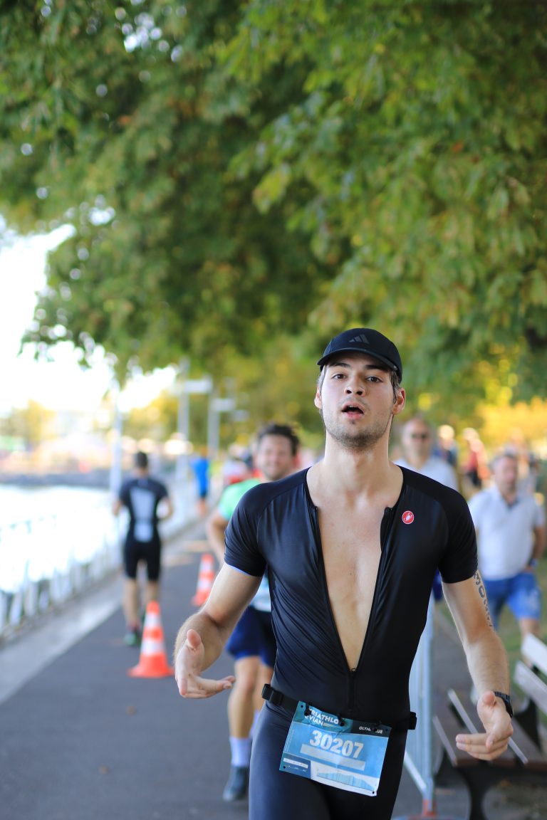 Matthieu course effort Triathlon Evian 2026. Photo © Pierre d'Ornano