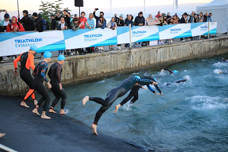 On se jette à l'eau, dès potron-minet, pour la nage Olympique. Photo © Pierre d'Ornano | Aeternus.fr